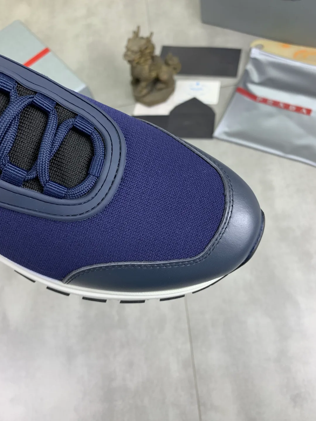 Men's Men's Shoes 💰P500💰【New Style】 (PRADA) The latest model of men's shoes has been launched on the official website in 1:1 copy, synchronized with Hong Kong counters, and on the same catwalk; all made of cowhide Epoxy mesh ➕Imported breathable fabric with cowhide lining, 🍡🍡Original 1:1 rubber outsole, non-slip and wear-resistant; comfortable on the feet, attractive style, fine workmanship, and simple and neat shoe lasts, highlighting a man's boldness and toughness, 👍size 38 to 44 3⃣️Color🉑️Choose